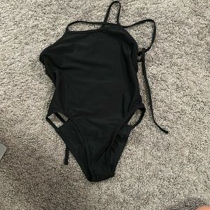 Jolyn Nico 3 Tie Back